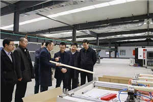 比亞迪股份有限公司副總裁劉煥明、株洲市高新區(qū)管委會(huì)副主任馬立恒、統(tǒng)戰(zhàn)部長(zhǎng)周玉智等領(lǐng)導(dǎo)一行蒞臨我司 指導(dǎo)工作